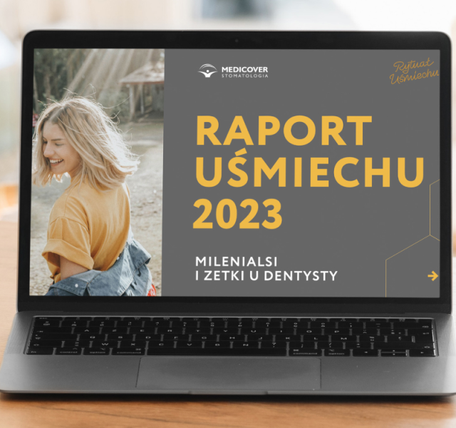 Okładka Raportu Uśmiechu 2023 na ekranie laptopa